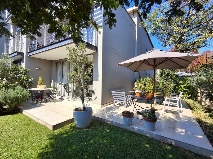 1 Bedroom Property for Sale in Hurlingham Gauteng