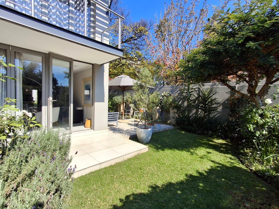 1 Bedroom Property for Sale in Hurlingham Gauteng
