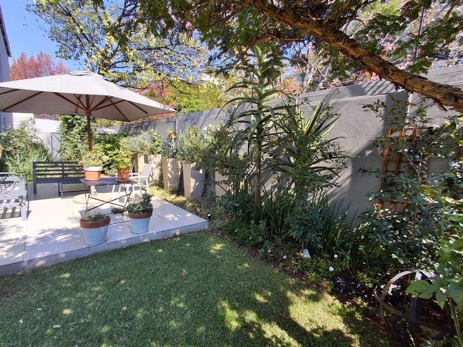 1 Bedroom Property for Sale in Hurlingham Gauteng