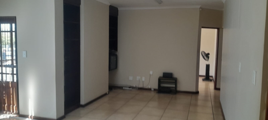 To Let commercial Property for Rent in Kenleaf Gauteng