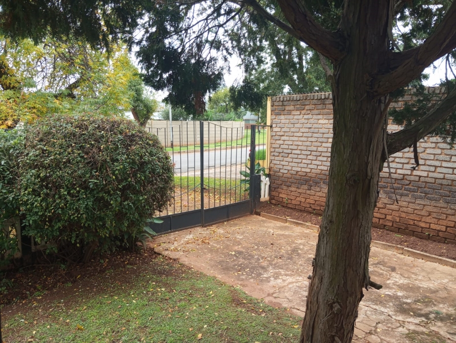 3 Bedroom Property for Sale in Roodepoort West Gauteng
