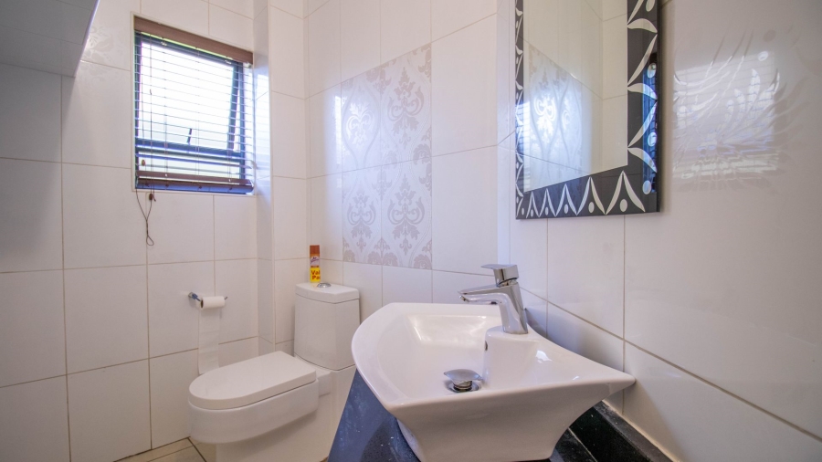 5 Bedroom Property for Sale in Kyalami Glen Estate Gauteng