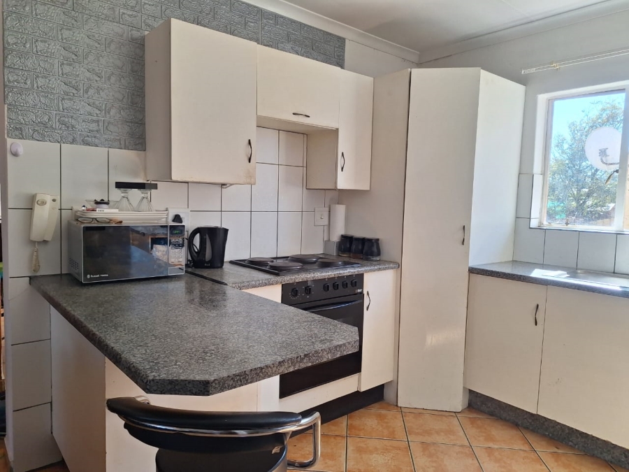 2 Bedroom Property for Sale in Rensburg Gauteng