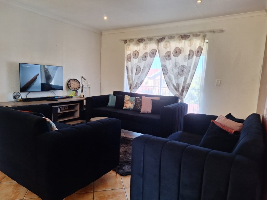 2 Bedroom Property for Sale in Rensburg Gauteng