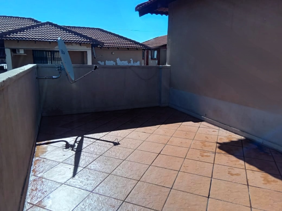 2 Bedroom Property for Sale in Rensburg Gauteng