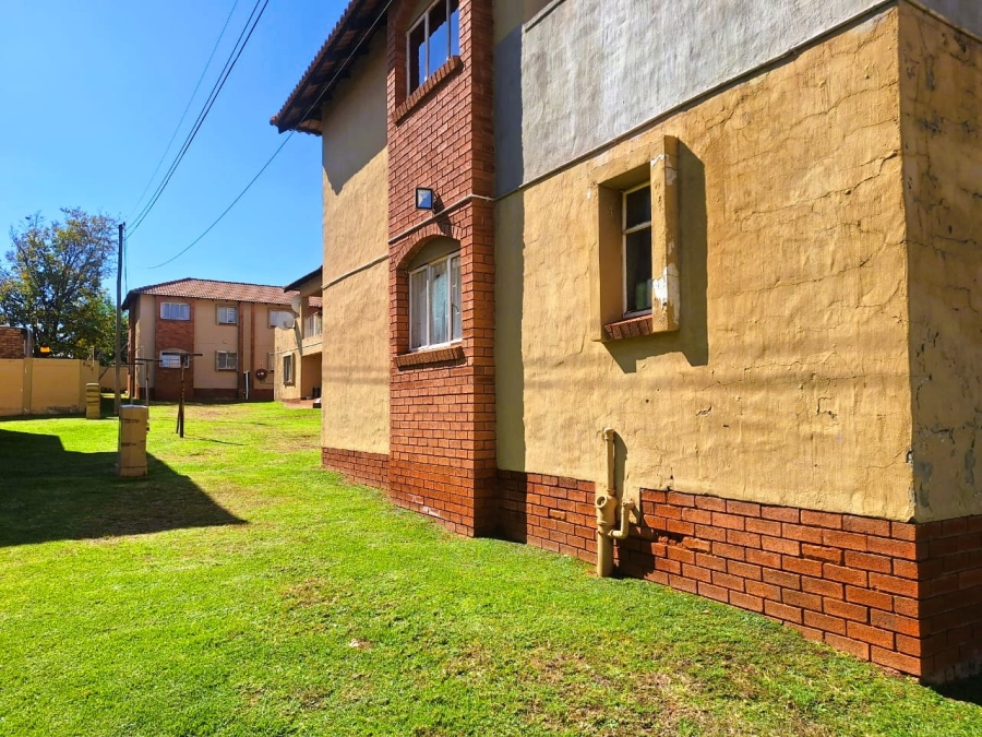 2 Bedroom Property for Sale in Rensburg Gauteng