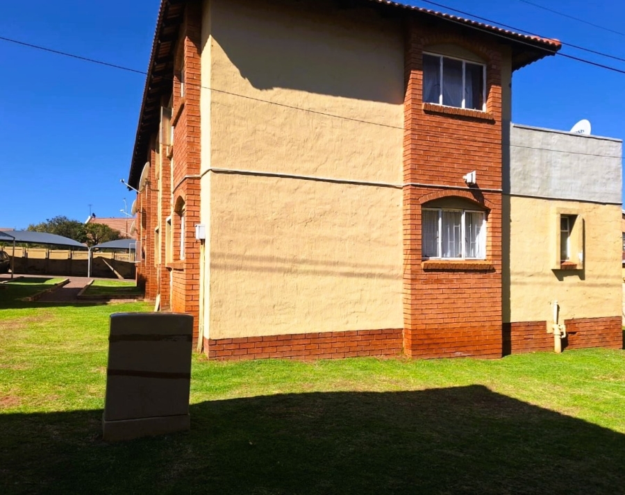2 Bedroom Property for Sale in Rensburg Gauteng