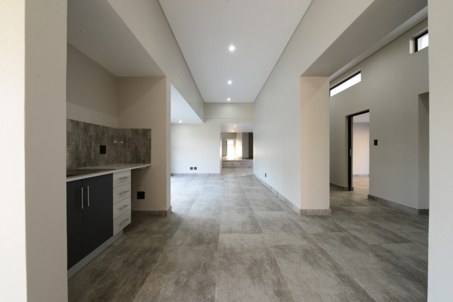 To Let 5 Bedroom Property for Rent in Lombardy Estate Gauteng
