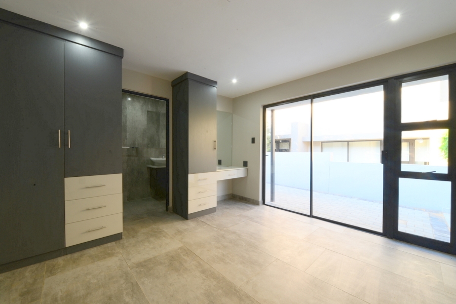 To Let 5 Bedroom Property for Rent in Lombardy Estate Gauteng