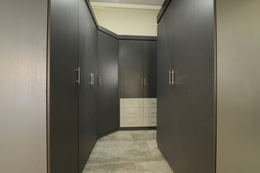 To Let 5 Bedroom Property for Rent in Lombardy Estate Gauteng
