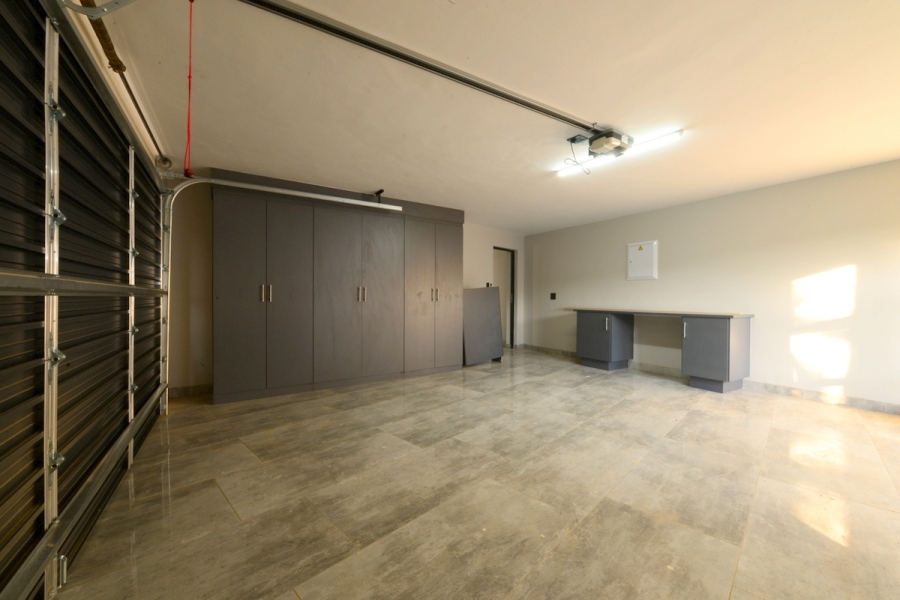 To Let 5 Bedroom Property for Rent in Lombardy Estate Gauteng