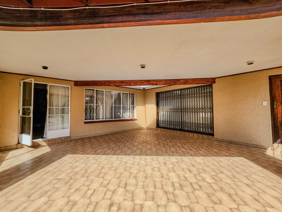 4 Bedroom Property for Sale in Constantia Kloof Gauteng