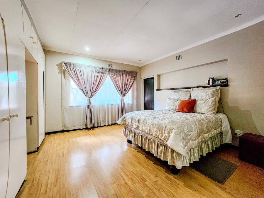 4 Bedroom Property for Sale in Constantia Kloof Gauteng