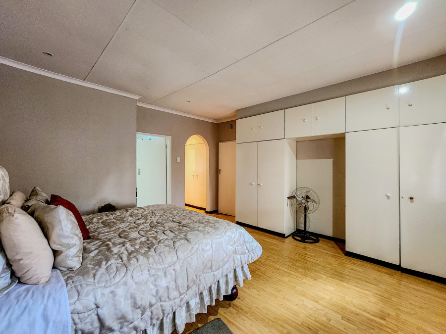 4 Bedroom Property for Sale in Constantia Kloof Gauteng