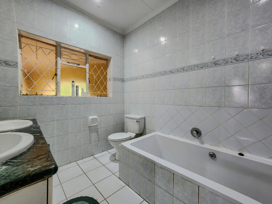 4 Bedroom Property for Sale in Constantia Kloof Gauteng