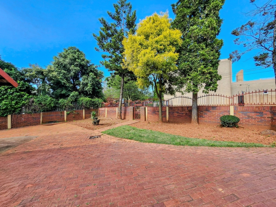 4 Bedroom Property for Sale in Constantia Kloof Gauteng