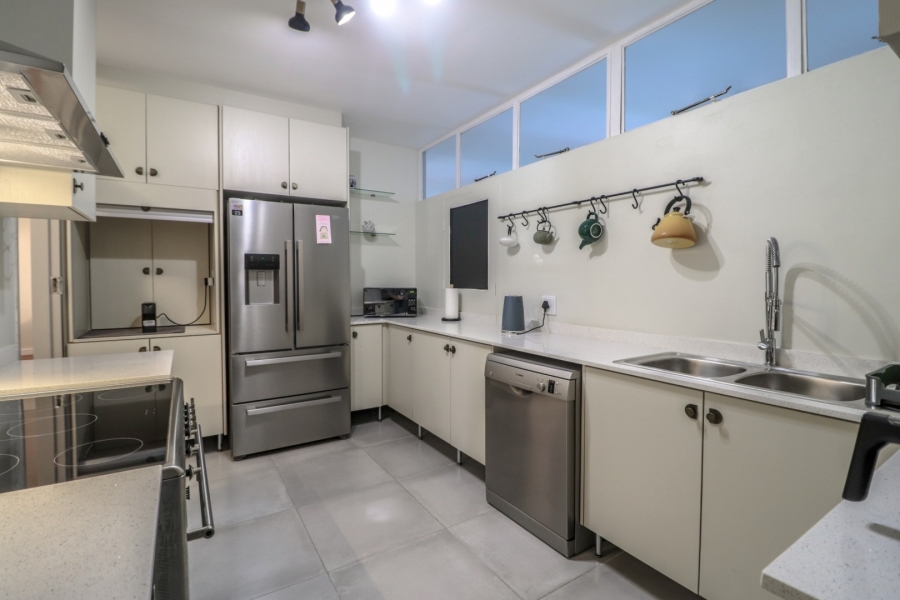 To Let 3 Bedroom Property for Rent in Benmore Gardens Gauteng