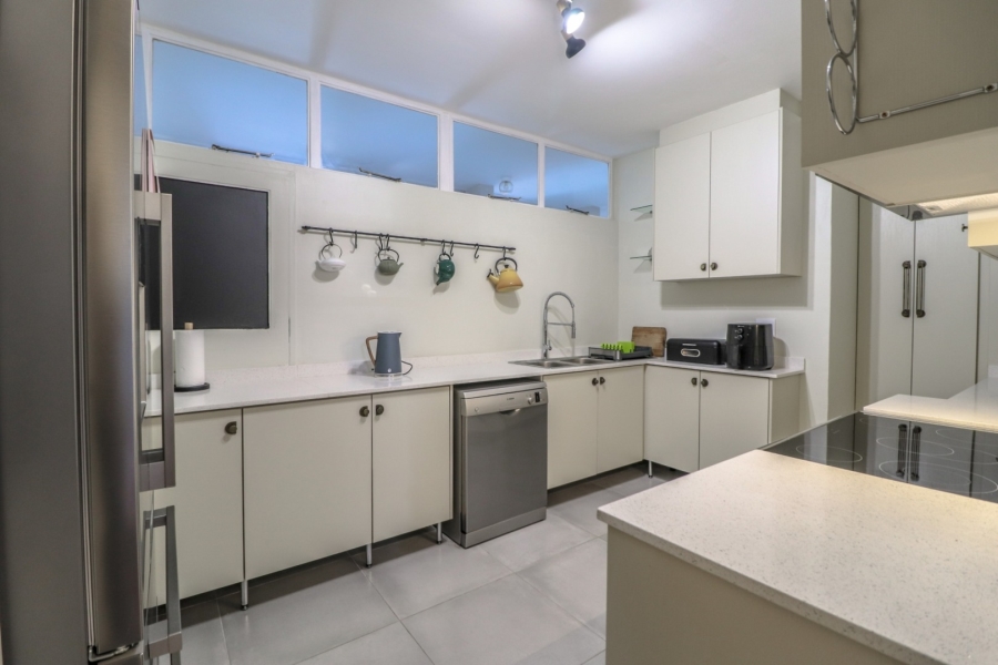 To Let 3 Bedroom Property for Rent in Benmore Gardens Gauteng