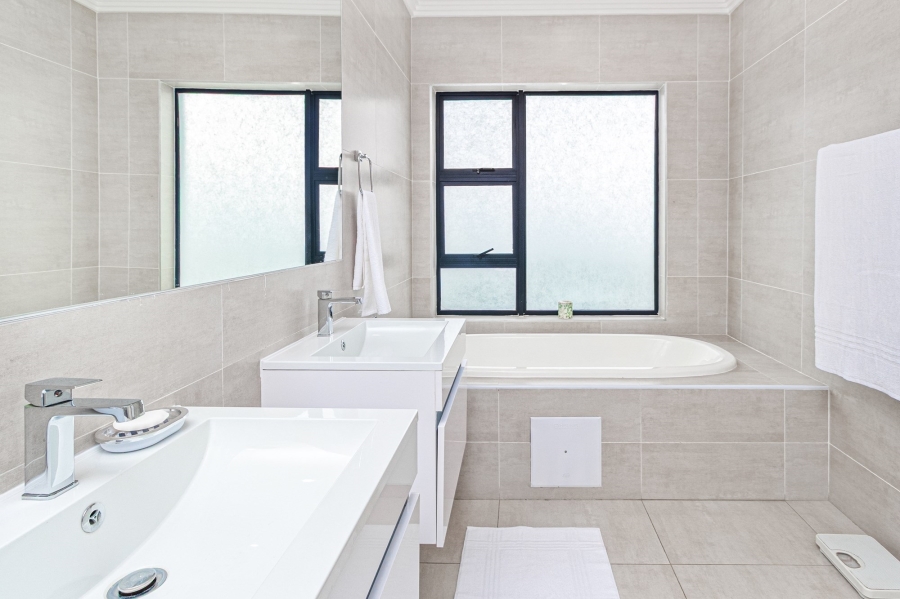 3 Bedroom Property for Sale in Amorosa Gauteng