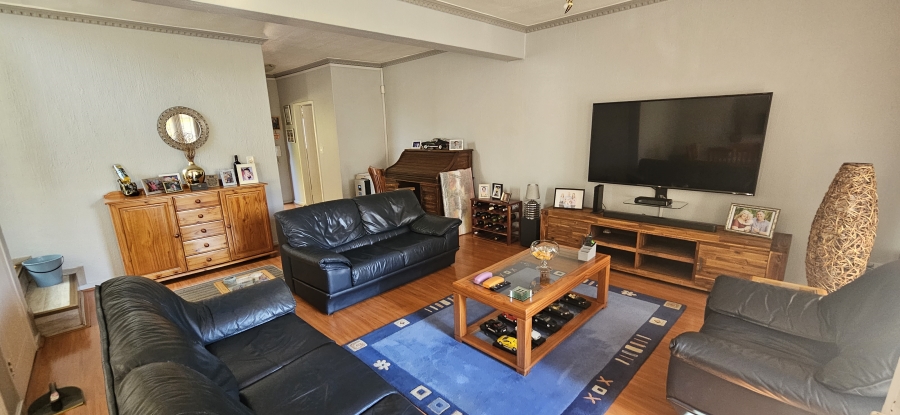 3 Bedroom Property for Sale in New Redruth Gauteng