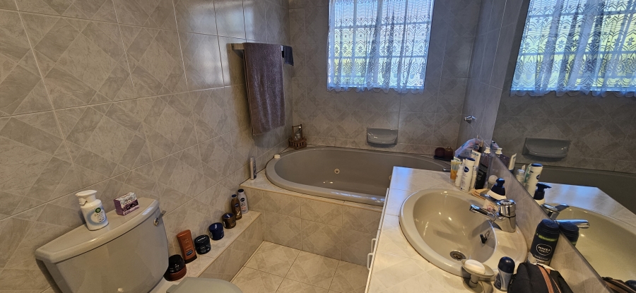3 Bedroom Property for Sale in New Redruth Gauteng