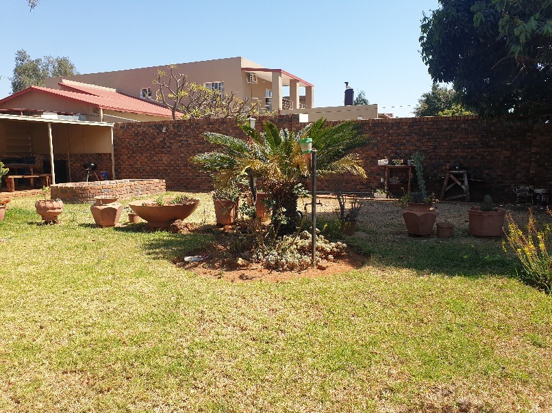To Let 1 Bedroom Property for Rent in Sinoville Gauteng