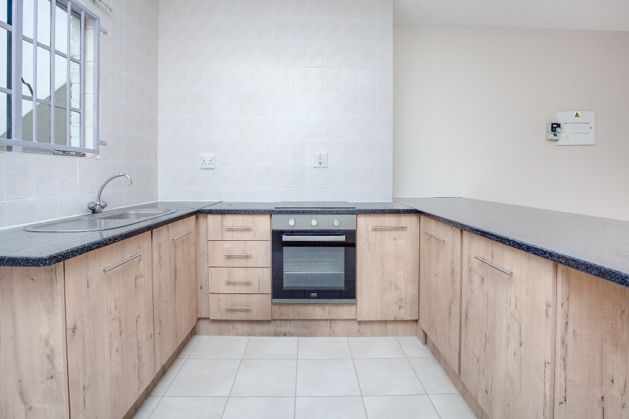 To Let 2 Bedroom Property for Rent in Magaliessig Gauteng