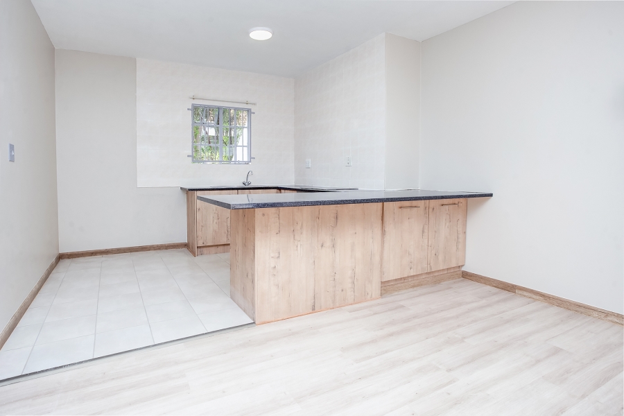 To Let 2 Bedroom Property for Rent in Magaliessig Gauteng