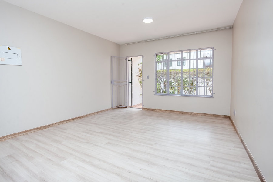 To Let 2 Bedroom Property for Rent in Magaliessig Gauteng