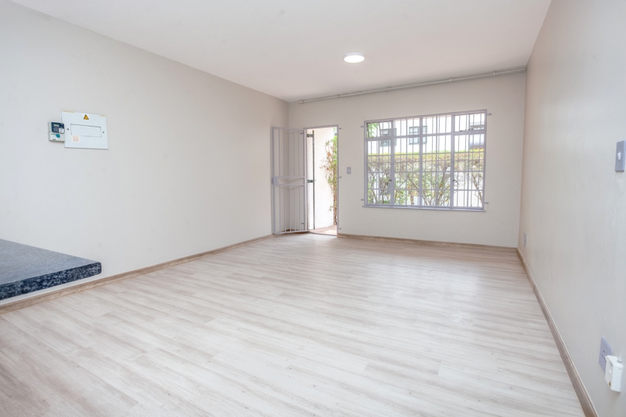 To Let 2 Bedroom Property for Rent in Magaliessig Gauteng
