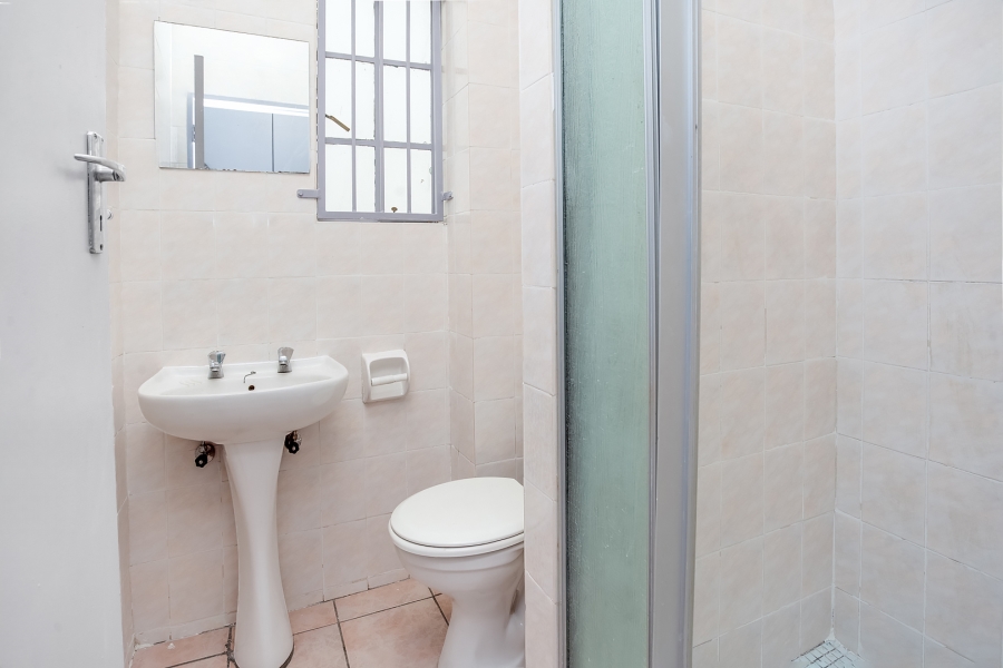 To Let 2 Bedroom Property for Rent in Magaliessig Gauteng