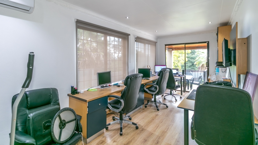 4 Bedroom Property for Sale in Cresta Gauteng