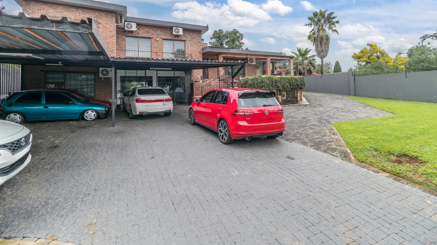 4 Bedroom Property for Sale in Cresta Gauteng