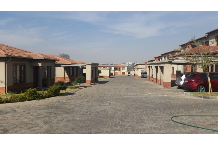 2 Bedroom Property for Sale in Noordwyk Gauteng