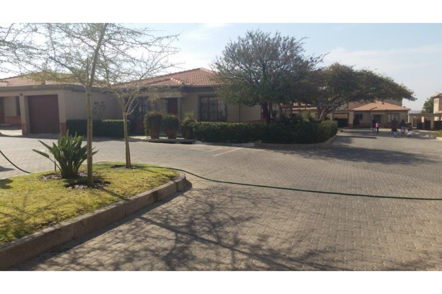 2 Bedroom Property for Sale in Noordwyk Gauteng