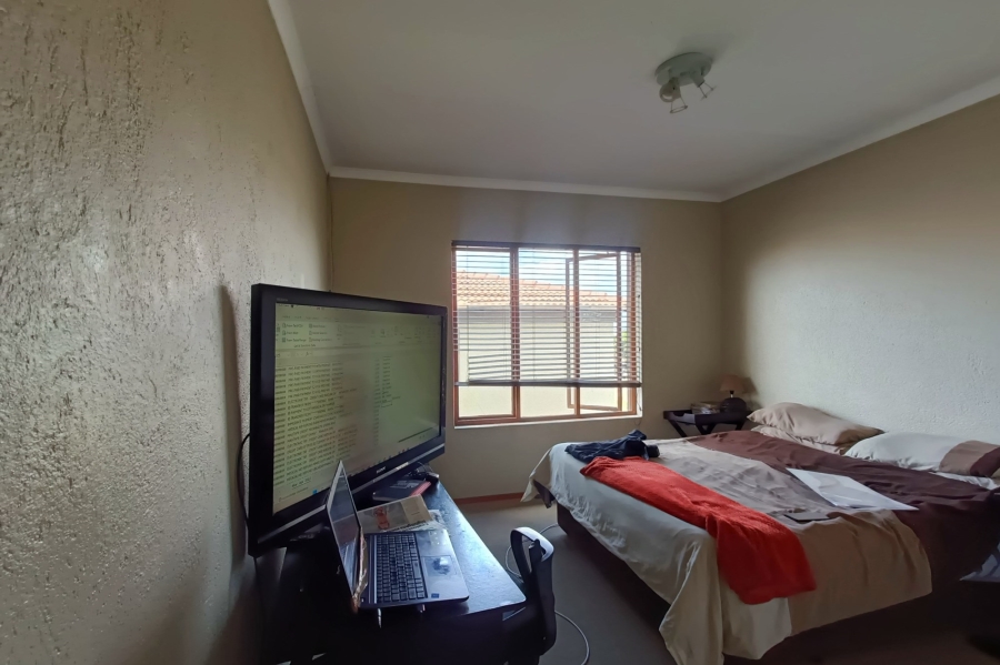 2 Bedroom Property for Sale in Noordwyk Gauteng
