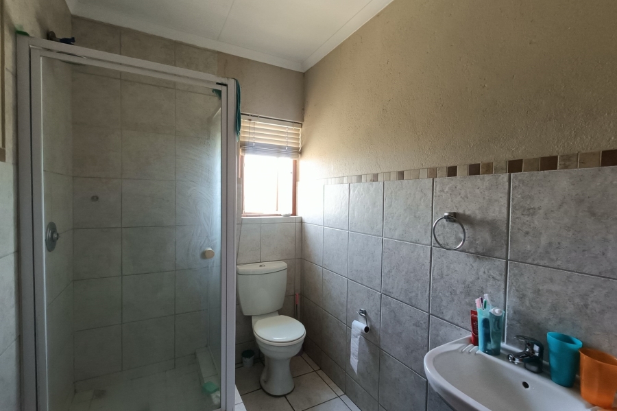 2 Bedroom Property for Sale in Noordwyk Gauteng