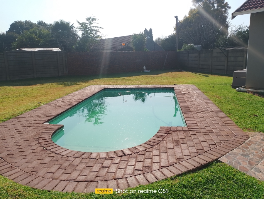 4 Bedroom Property for Sale in Dal Fouche Gauteng