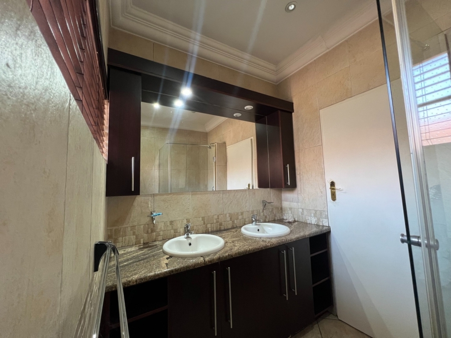 3 Bedroom Property for Sale in Farrarmere Gauteng