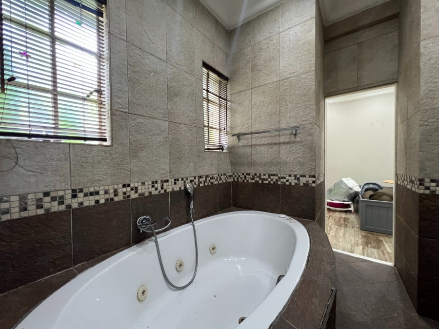 3 Bedroom Property for Sale in Farrarmere Gauteng