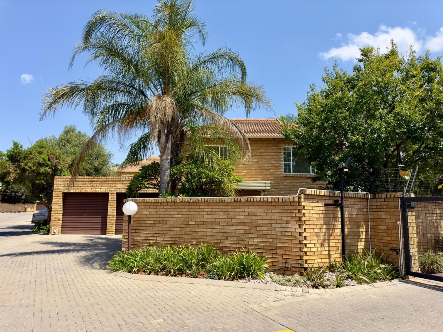 To Let 4 Bedroom Property for Rent in Sinoville Gauteng