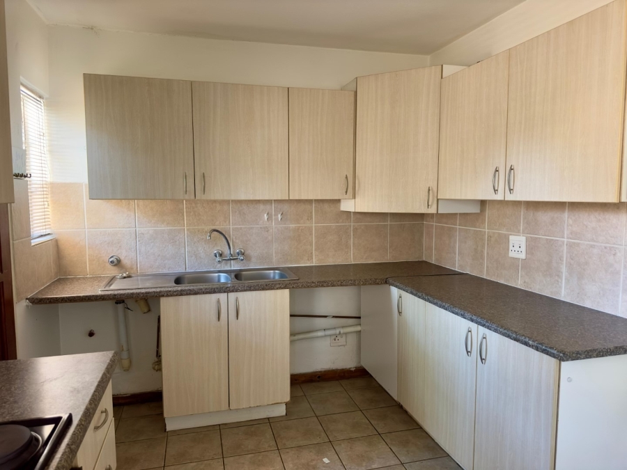 To Let 4 Bedroom Property for Rent in Sinoville Gauteng