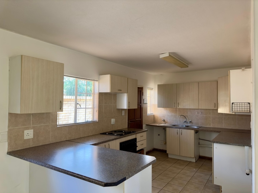 To Let 4 Bedroom Property for Rent in Sinoville Gauteng