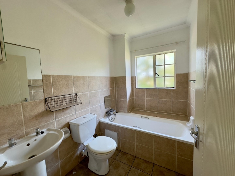 To Let 4 Bedroom Property for Rent in Sinoville Gauteng