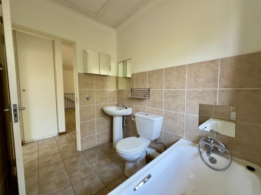 To Let 4 Bedroom Property for Rent in Sinoville Gauteng