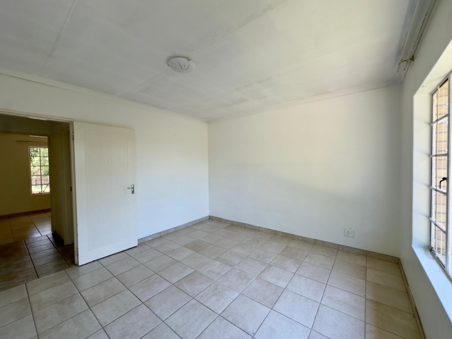 To Let 4 Bedroom Property for Rent in Sinoville Gauteng