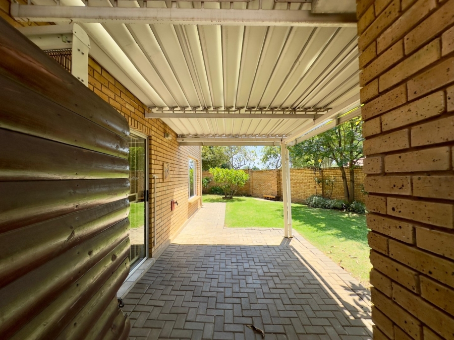 To Let 4 Bedroom Property for Rent in Sinoville Gauteng
