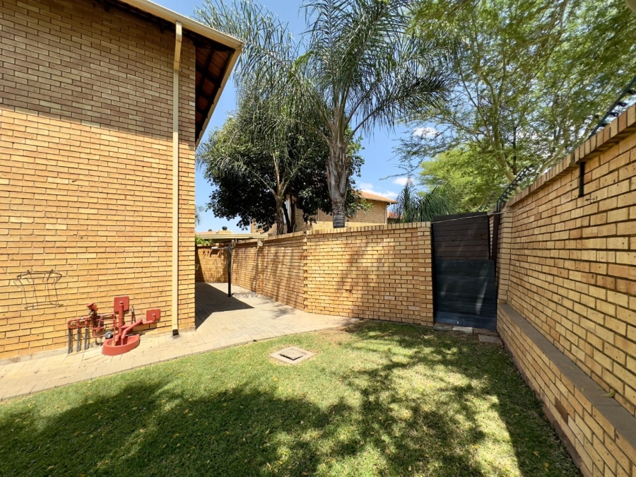 To Let 4 Bedroom Property for Rent in Sinoville Gauteng