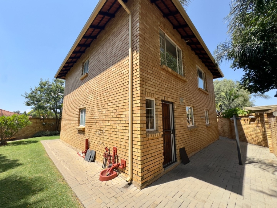 To Let 4 Bedroom Property for Rent in Sinoville Gauteng
