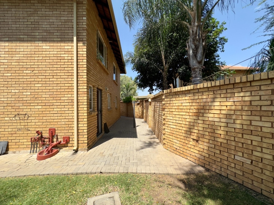 To Let 4 Bedroom Property for Rent in Sinoville Gauteng